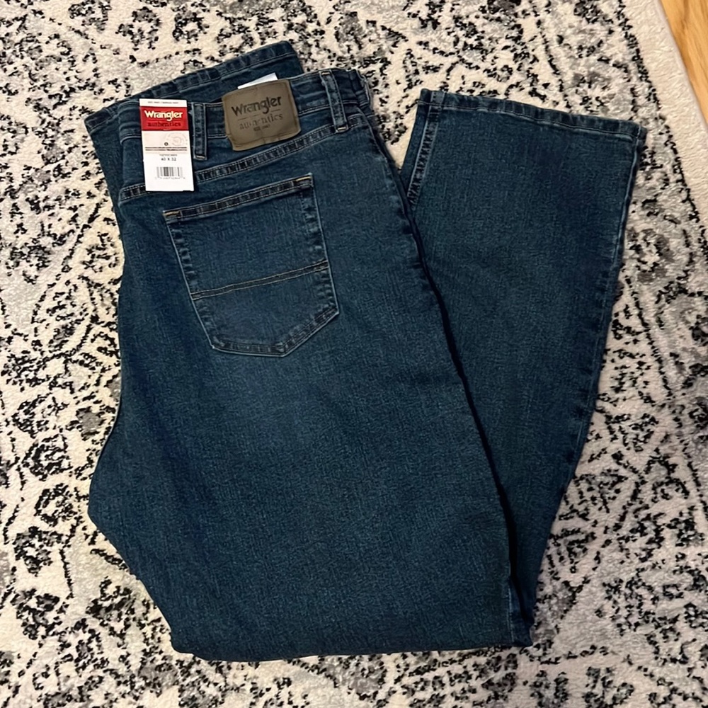 NWT Mens Wrangler Jeans 40x32 Stretch Waist